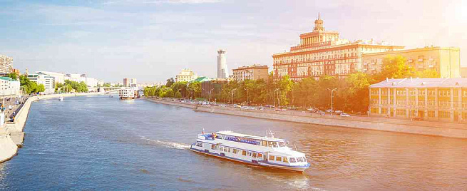 Городская прогулка на теплоходе 